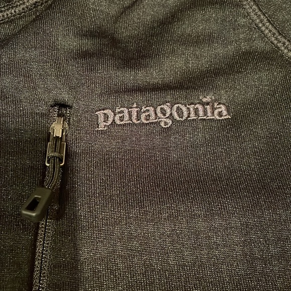 SOLD- Patagonia pullover - Picture 3 of 15